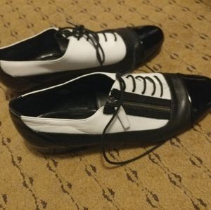 El-Blair black and white  lace-up oxfords